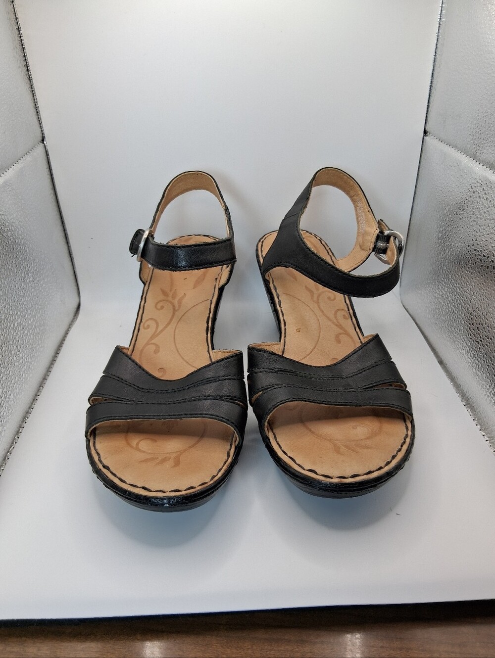 Born Black Leather Triple Strap Wedge Sandals Comfort Open Toe Size 9